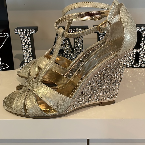 Kenneth Cole Wedges - Picture 2 of 4